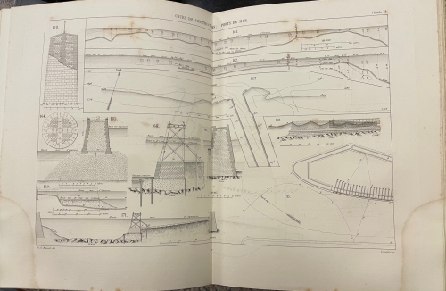 Portada de Cours de Construction des Ouvrages qui etablissent La Navigation des Rivieres et des Canaux, profess� a L'Ecole des Ponts et Chaussees de 1832 a 1841. Cours de Construction des Ouvrages Hydrauliques des Ports de Mer - M. Minard