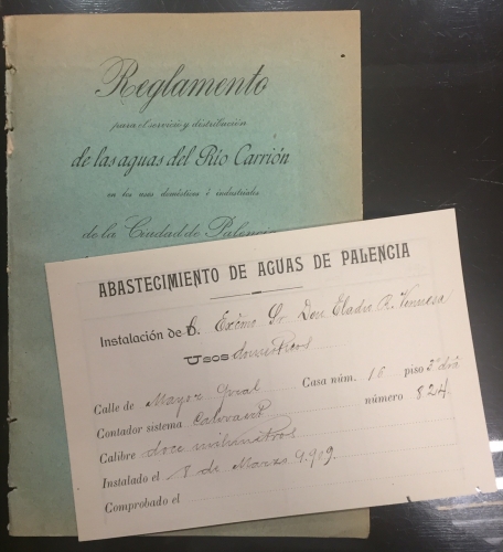 Portada de Reglamento para el Servicio y Distribuci�n de las aguas del R�o Carri�n en los usos dom�sticos � industriales de la Ciudad de Palencia