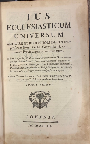 Portada de Scripta Omnia: Jus Ecclesiasticum Universum Antiquae et recentiori disciplinae praesertim Belgii, Galliae, Germaniae..; Commentarius in Canones Juris Veteris ac Novi, in Jus Novissimum; Vie de M. Van Espen - Zeger Bernhard van Espen, Zegero Bernardo Van - Espen