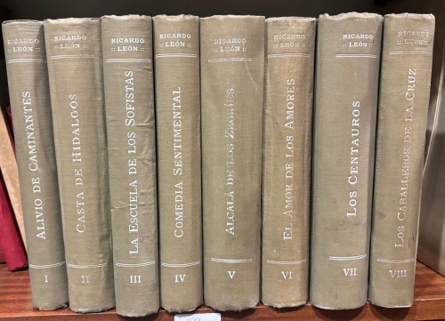 Portada de Obras Completas: T. I: Alivio De Caminantes. T. II: Casta De Hidalgos. T. III: La Escuela De Los Sofistas. T. IV: Comedia Sentimental. T. V: Alcal� De Los Zegr�es. T. VI: El Amor De Los Amores. T. VII: Los Centauros. T. VIII: Los Caballeros De la Cruz - Ricardo Le�n
