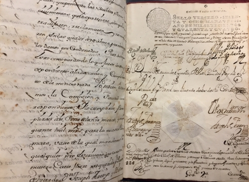 Portada de Real Despacho y Ejecutoria del Real y Supremo Consejo en favor de D. Joseph de Arroyo, Alhama, Granada, contra Luisa Santa Ana, viuda de Francisco Fern�ndez de C�rdoba